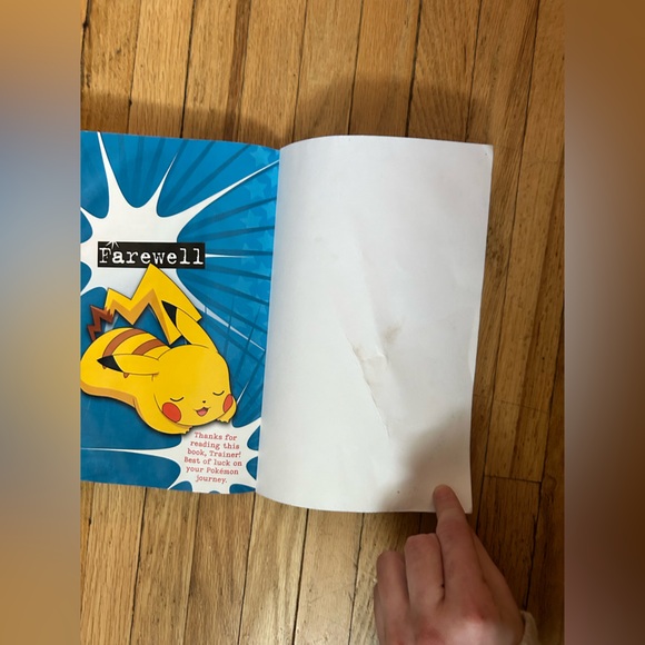 Scholastic Pokémon Collector's Guide with Green Cover - Picture 5 of 8